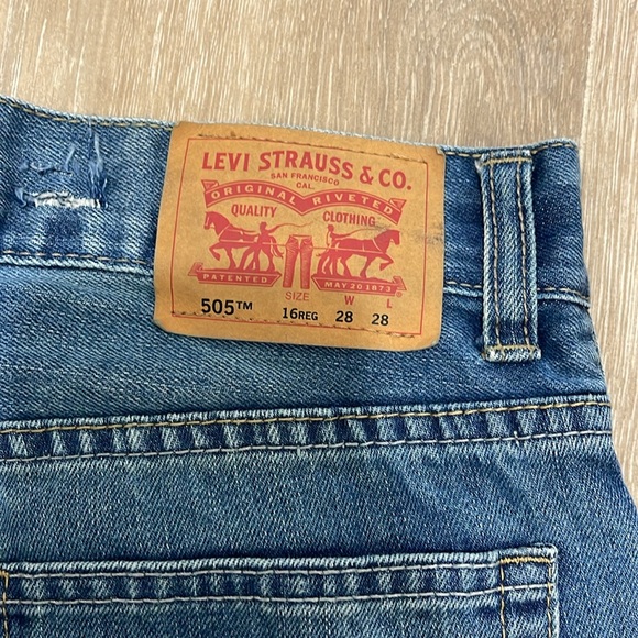 Levi’s 505 Denim Cutoff Shorts Size 8 - Picture 2 of 7